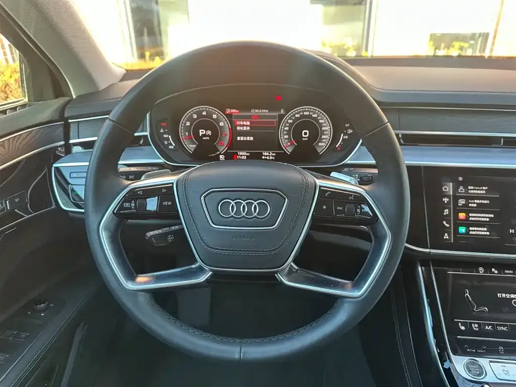 Audi A8 — фото 2