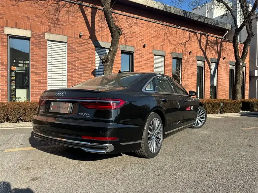 Audi A8 — фото 10
