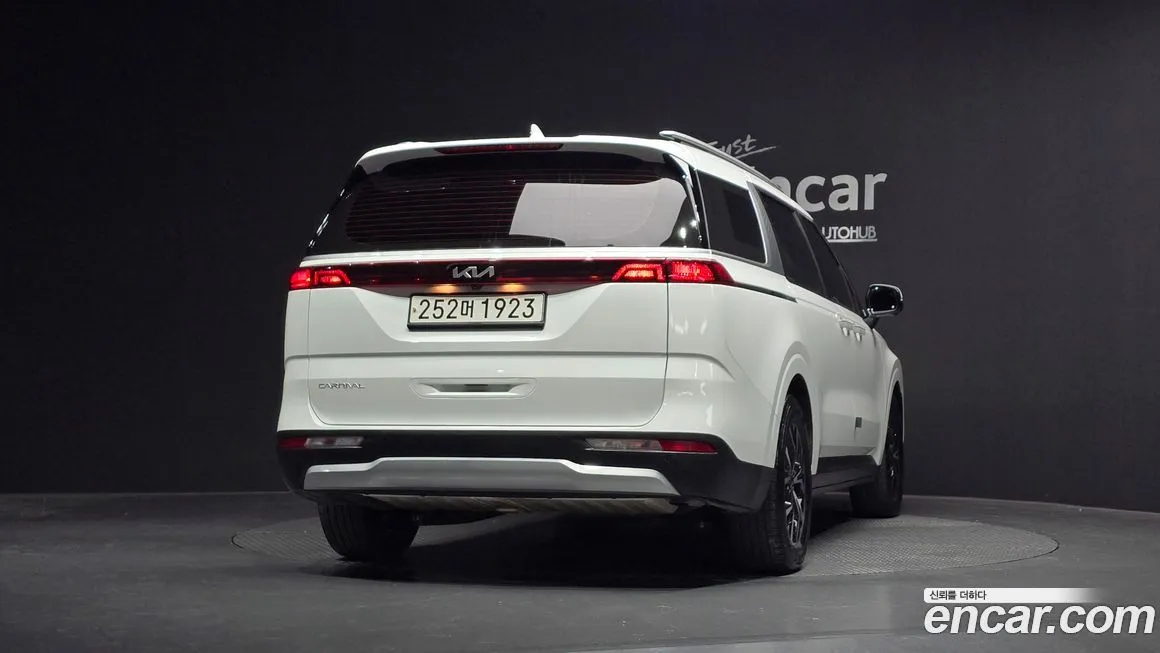 Kia Carnival — фото 4