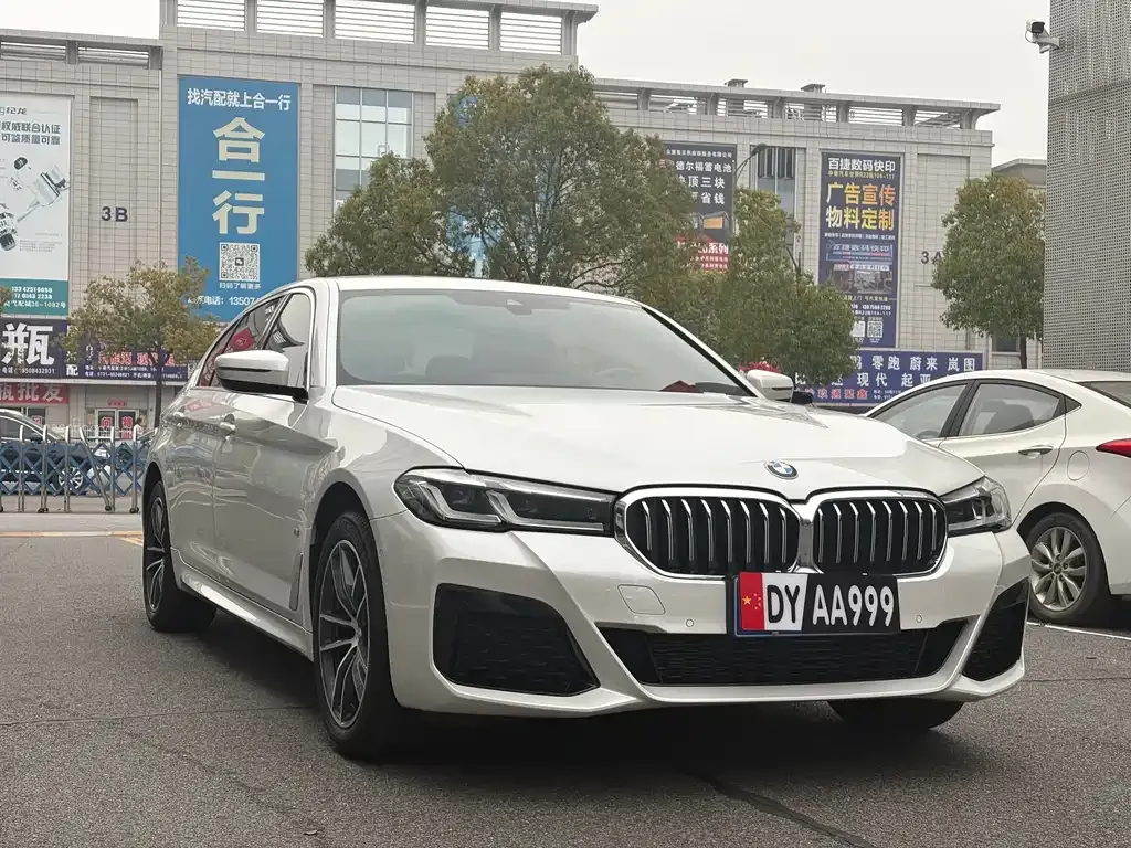 BMW 5 Series — фото 1