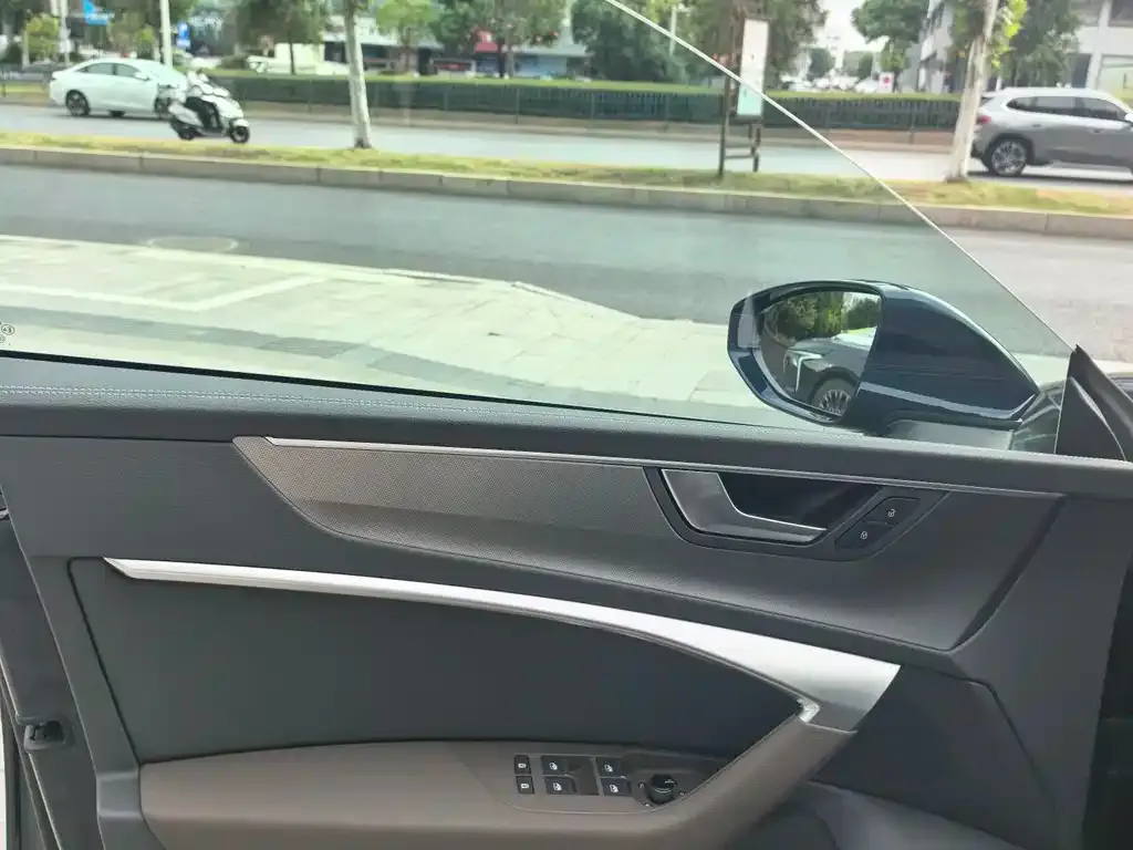 Audi A7L 2024 из CN, фото 2