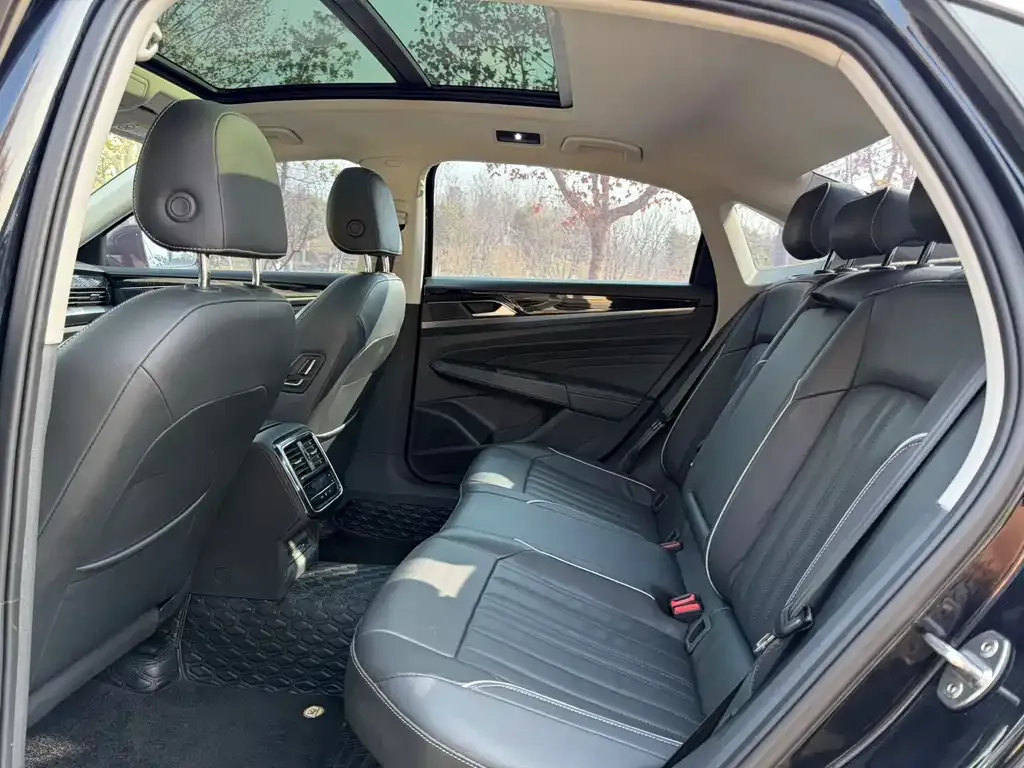 Volkswagen Passat 2022 из CN, фото 2