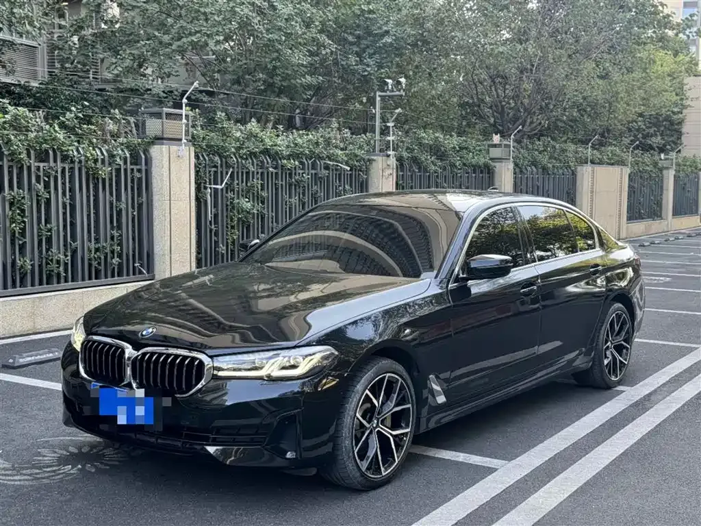 BMW 5 Series — фото 1