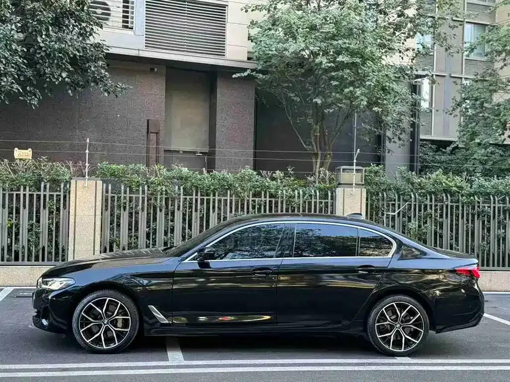 BMW 5 Series — фото 10