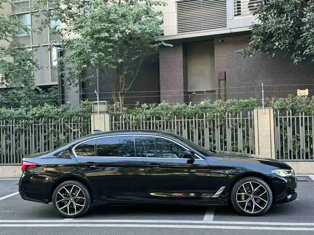 BMW 5 Series — фото 9