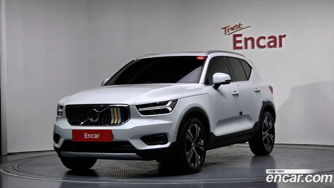 Volvo XC40 — фото 1