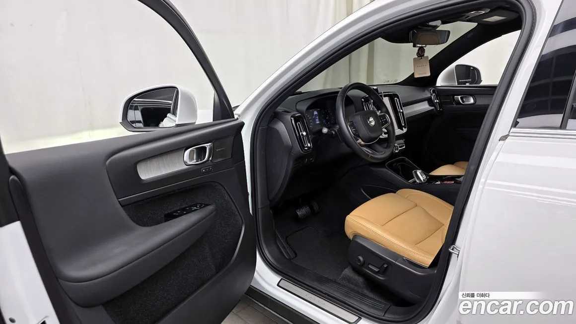 Volvo XC40 — фото 4