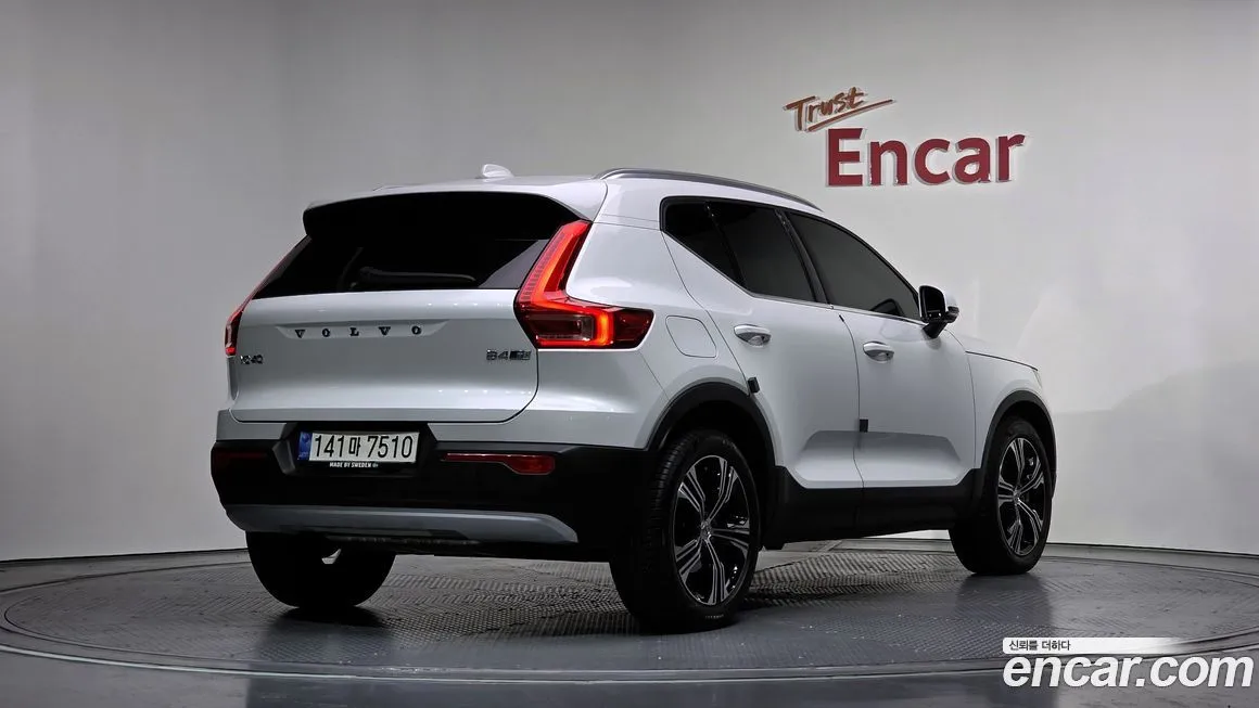 Volvo XC40 — фото 9