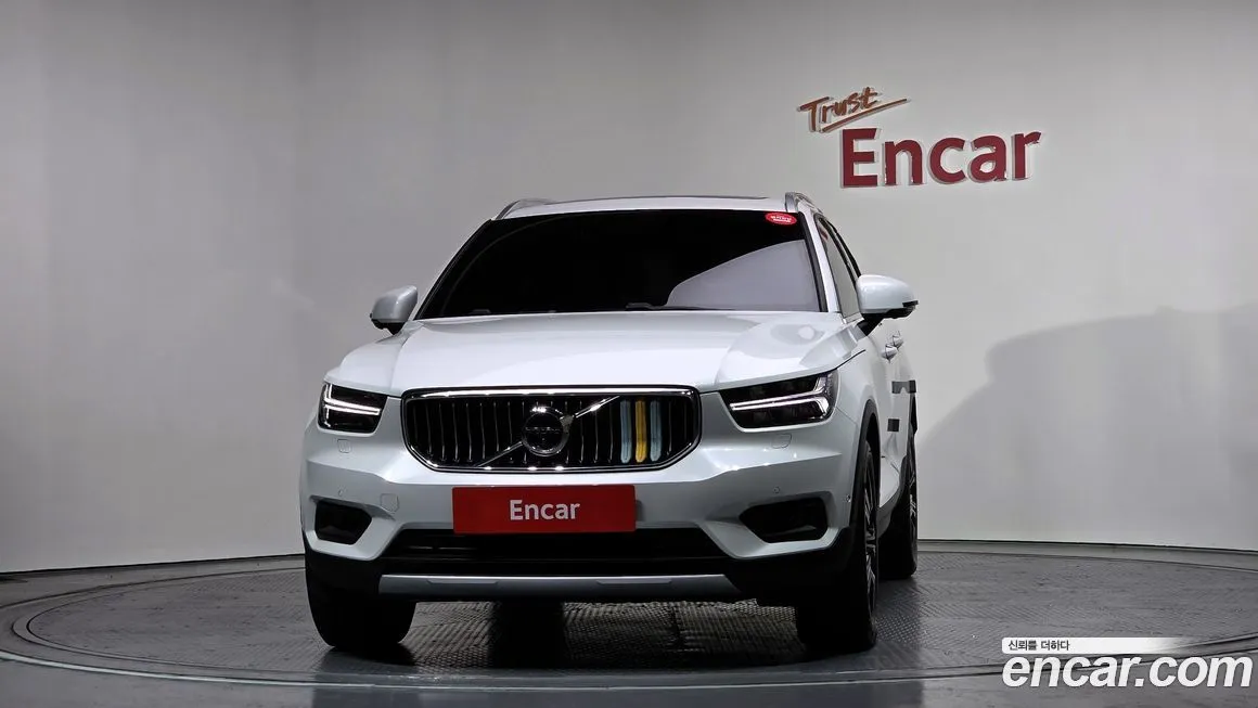 Volvo XC40 — фото 3