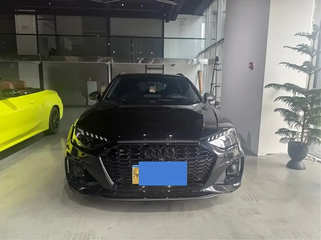 Audi RS 4 — фото 1