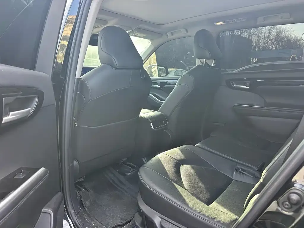 Toyota Highlander — фото 4