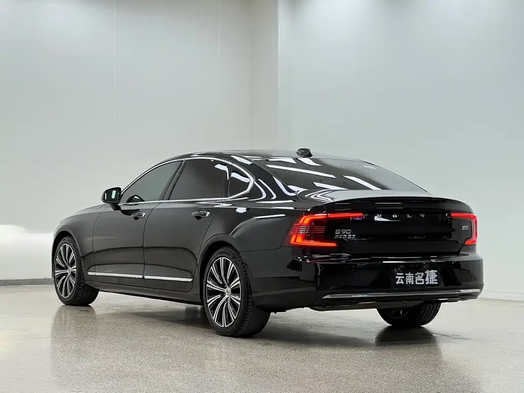 Volvo S90 — фото 3