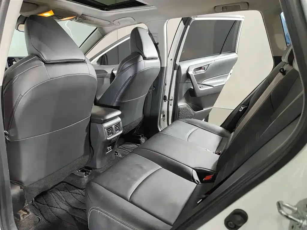 Toyota Wildlander 2021 из CN, фото 7