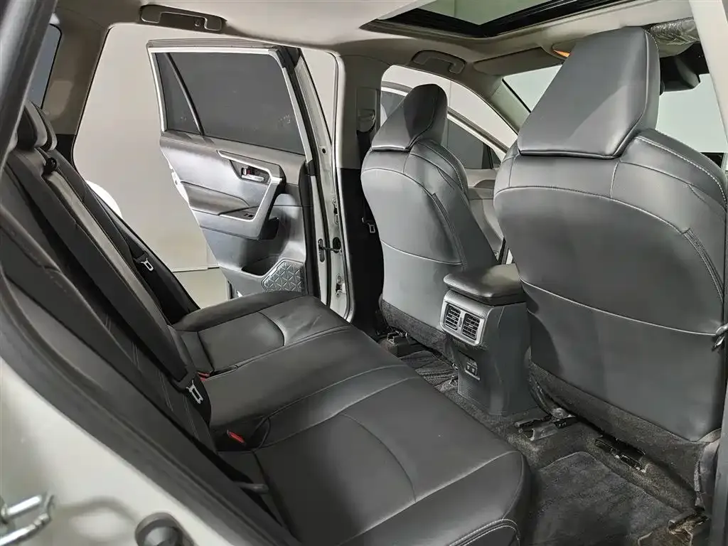 Toyota Wildlander 2021 из CN, фото 9
