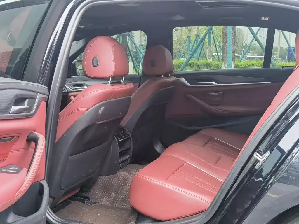 BMW 5 Series 2022 из CN, фото 2