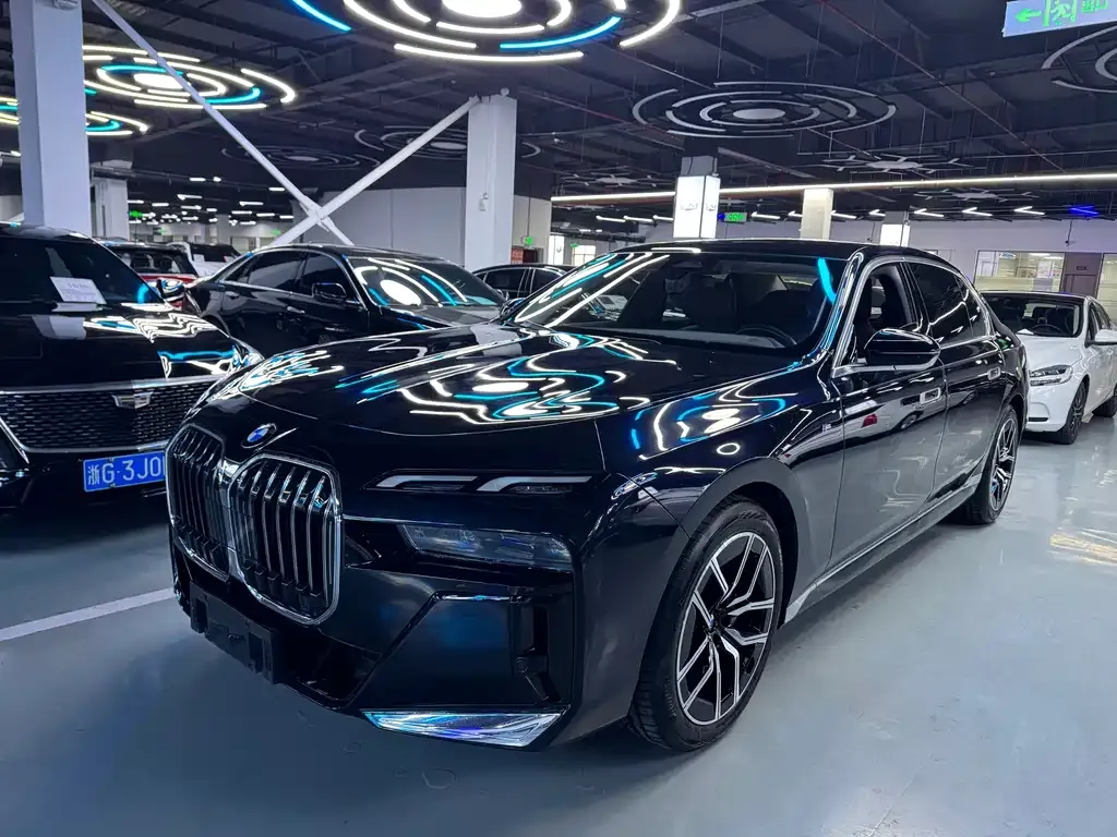 BMW 7 Series 2023 из CN, фото 1