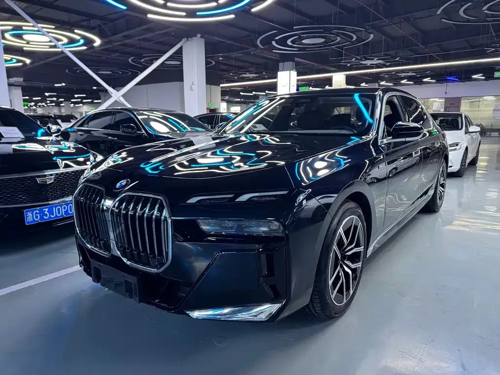 BMW 7 Series 2023 из CN, фото 7