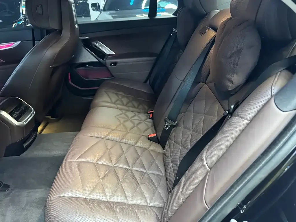 BMW 7 Series 2023 из CN, фото 2