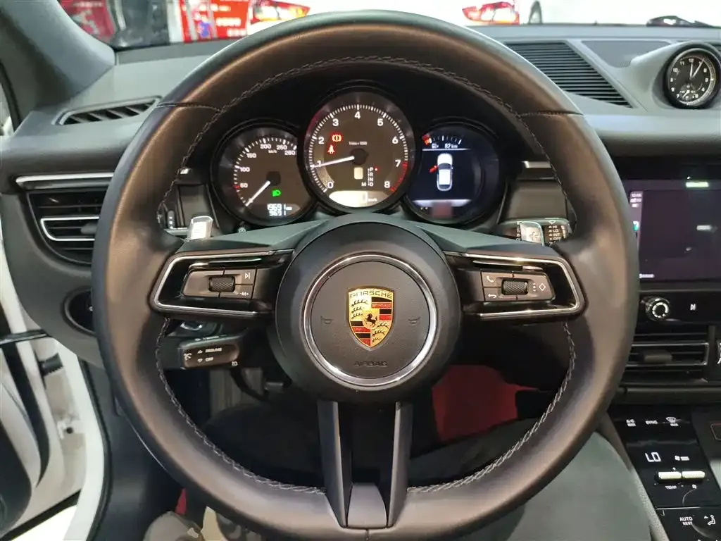 Porsche Macan — фото 10