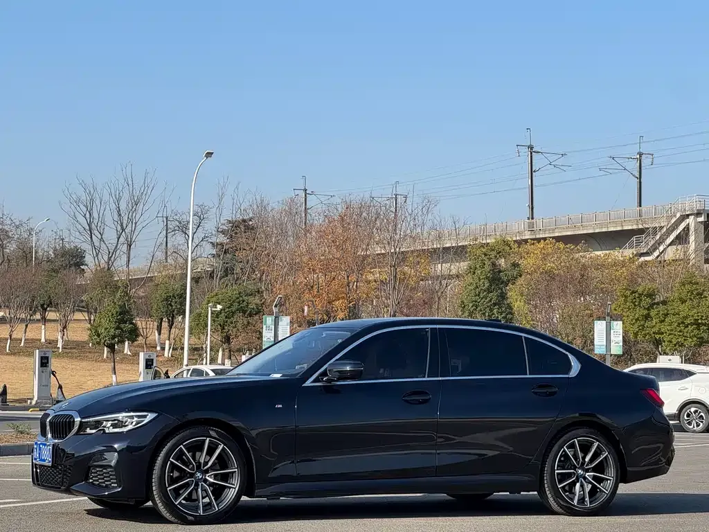 BMW 3 Series 2022 из CN, фото 1