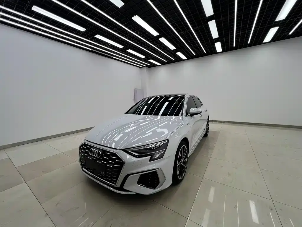 Audi A3 2023 из CN, фото 1