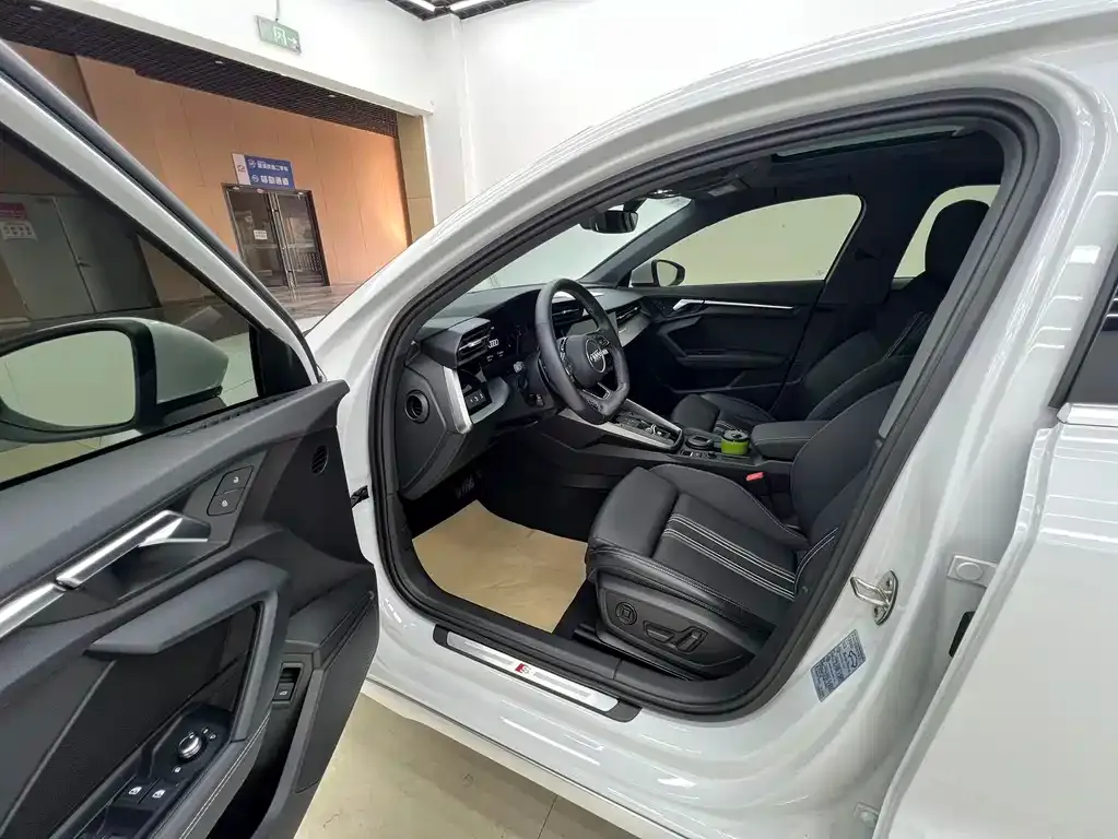 Audi A3 2023 из CN, фото 6