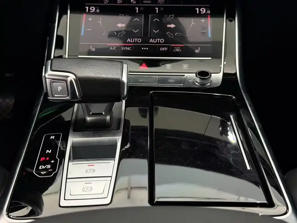 Audi Q8 2022 из CN, фото 9