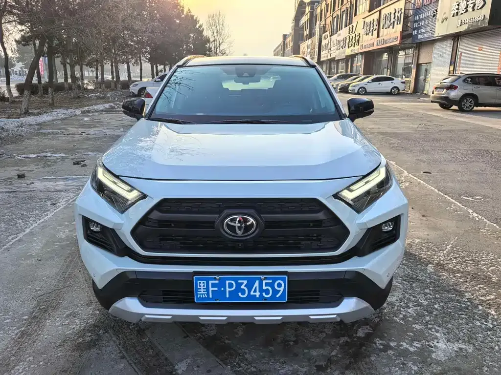 Toyota RAV4 — фото 9
