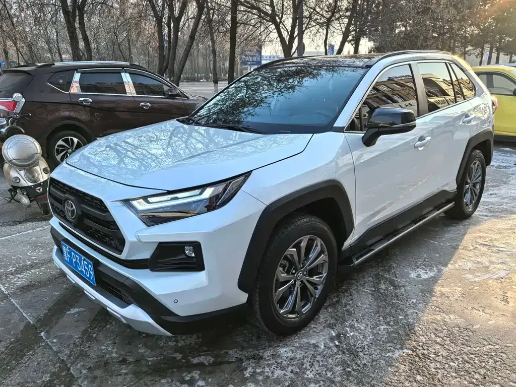 Toyota RAV4 — фото 8