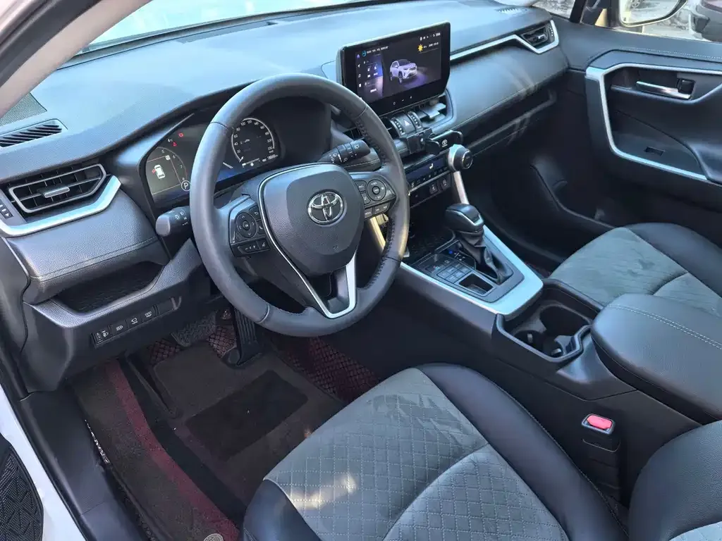Toyota RAV4 — фото 3