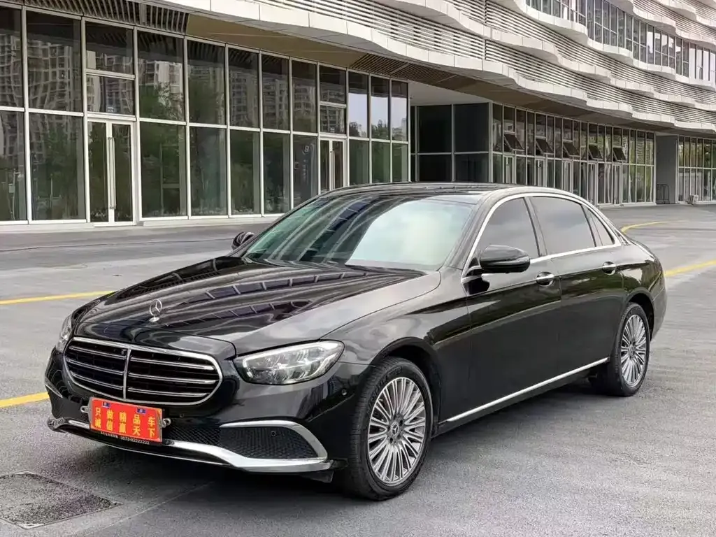 Mercedes-Benz E-Class — фото 1