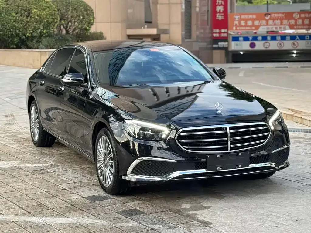 Mercedes-Benz E-Class — фото 8