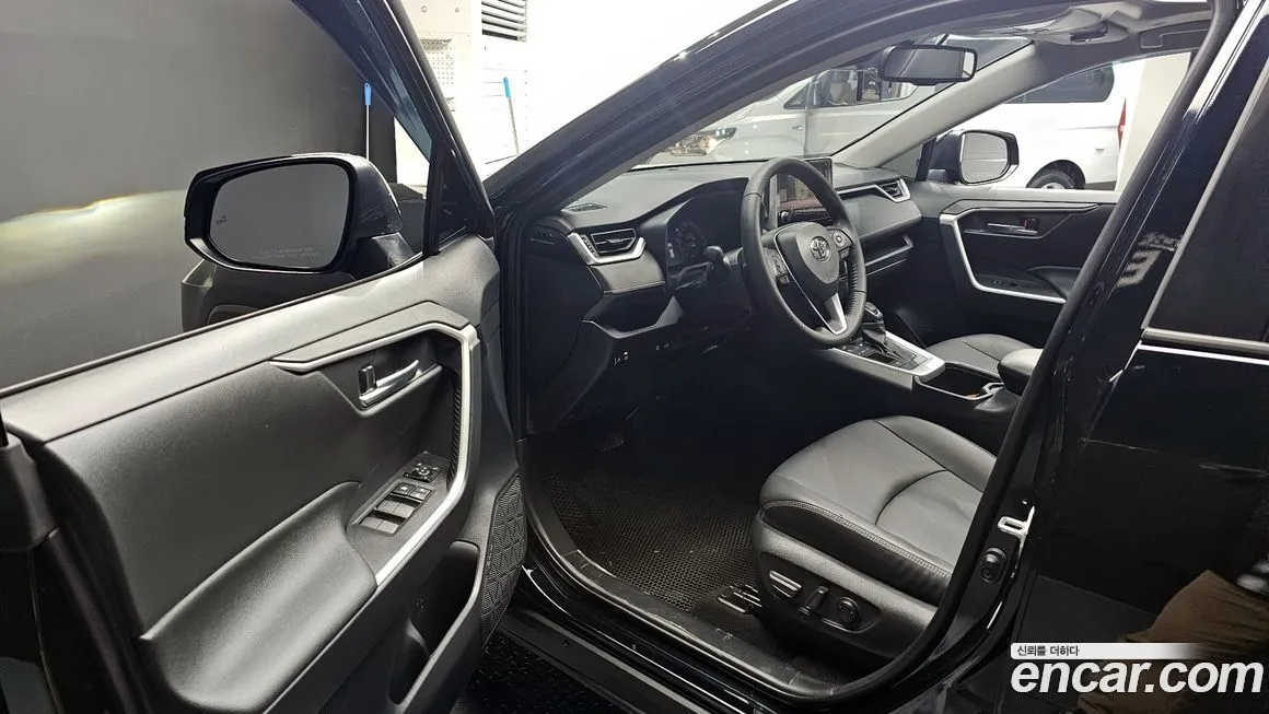 Toyota RAV4 — фото 10