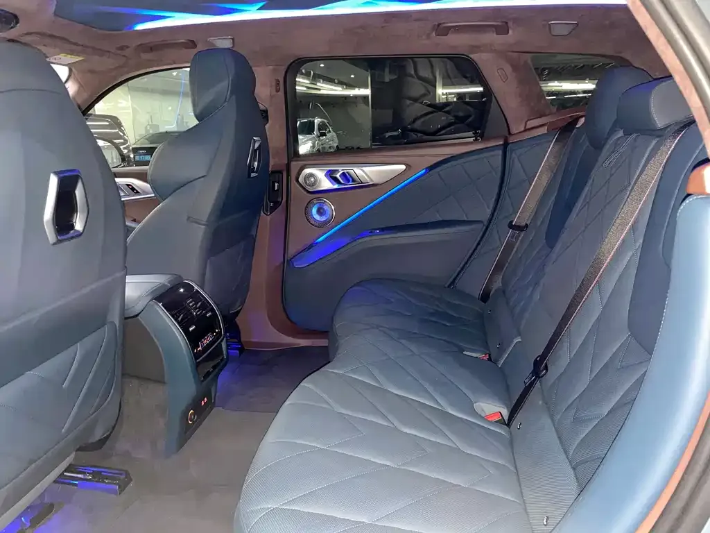 BMW XM 2024 из CN, фото 3