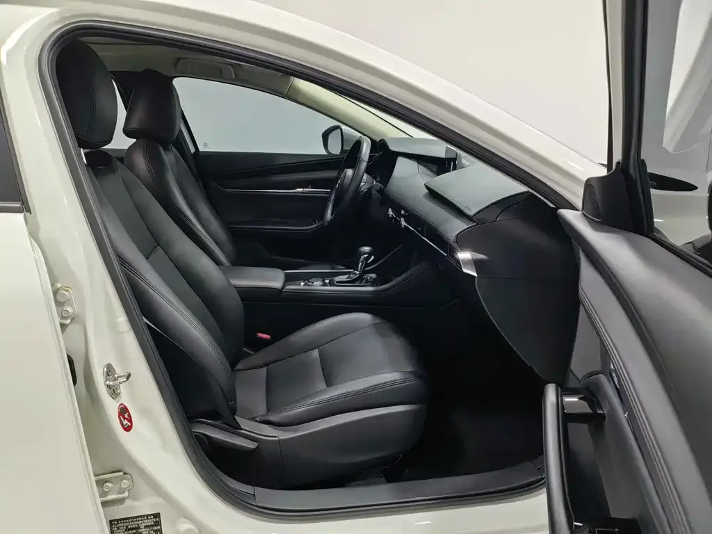 Mazda 3 Axela — фото 9