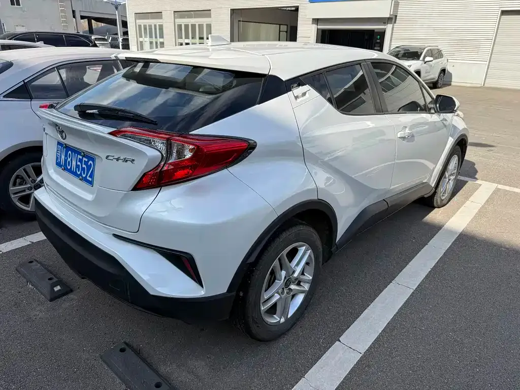 Toyota C-HR 2023 из CN, фото 4