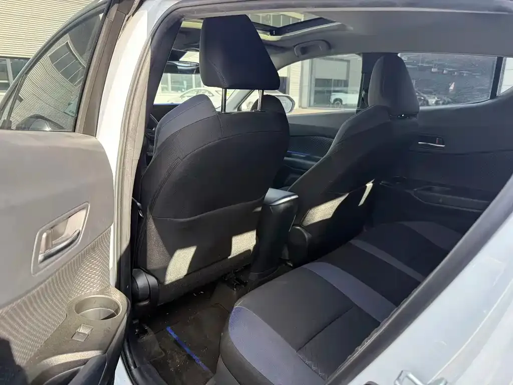 Toyota C-HR 2023 из CN, фото 7