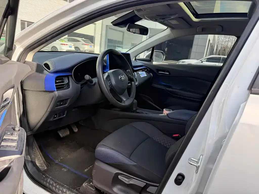 Toyota C-HR 2023 из CN, фото 9