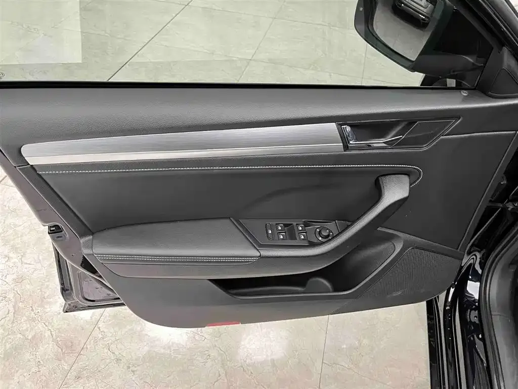 Skoda Superb — фото 10