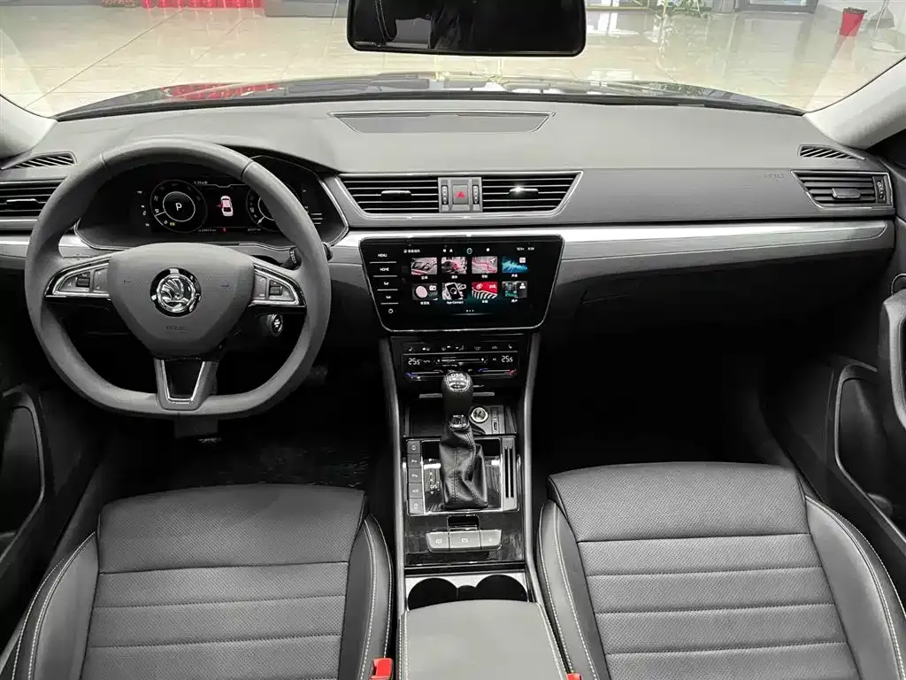 Skoda Superb — фото 2