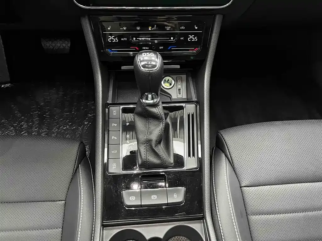 Skoda Superb — фото 5