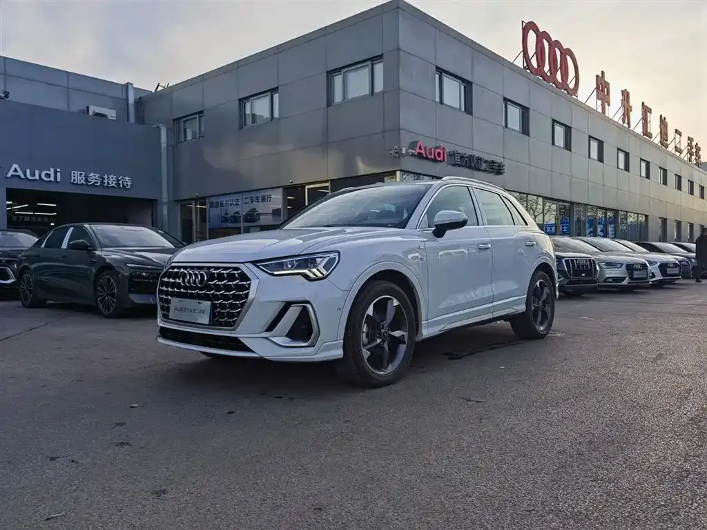 Audi Q3 — фото 1