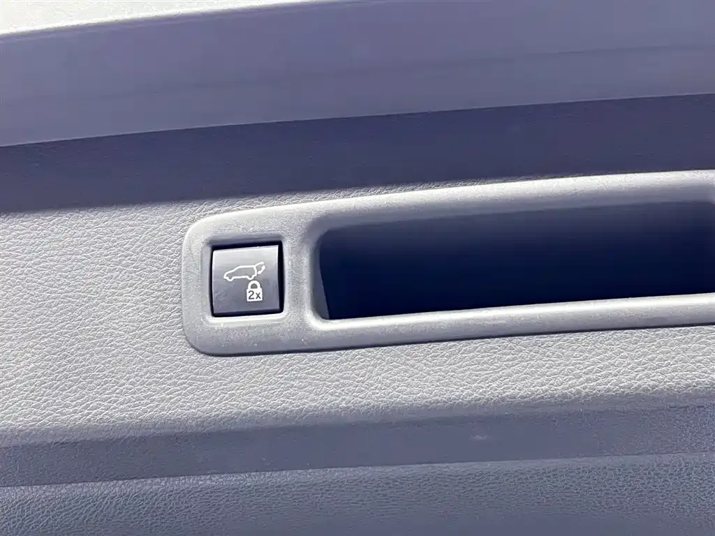 Toyota Granvia 2023 из CN, фото 10