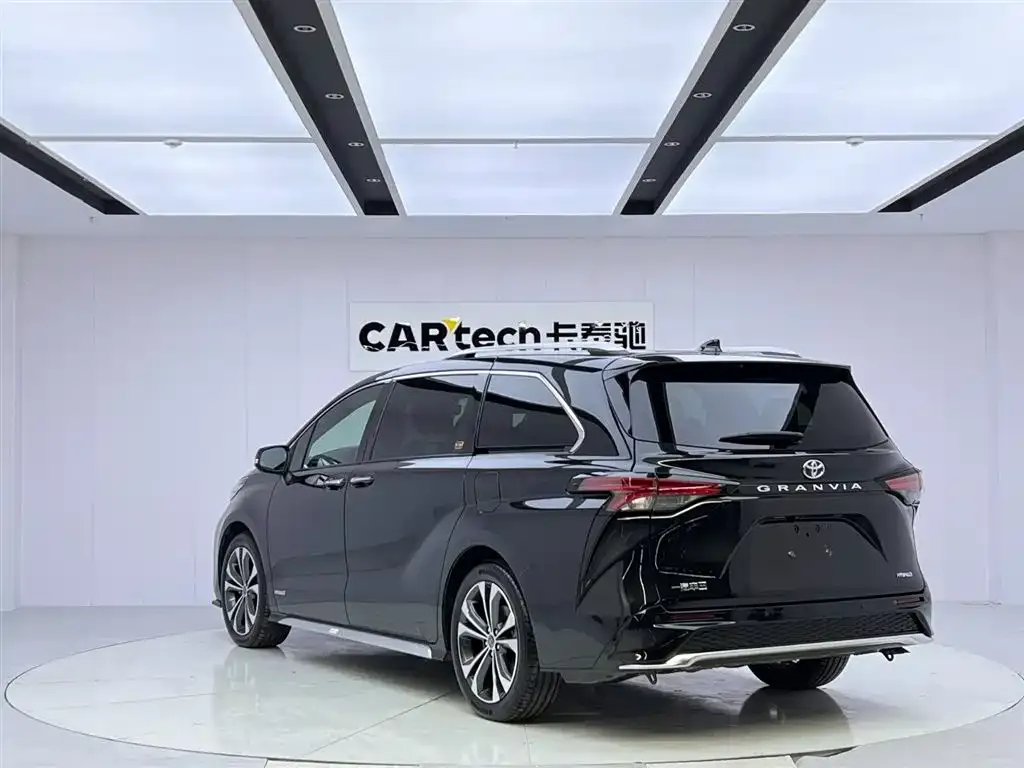 Toyota Granvia 2023 из CN, фото 8
