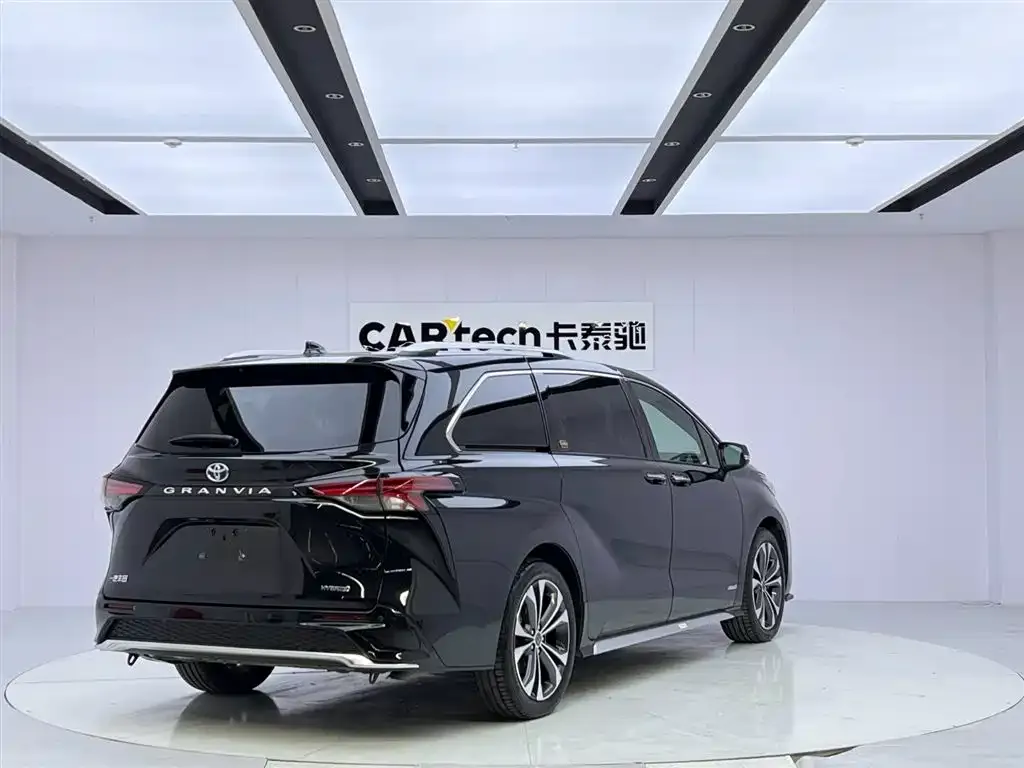 Toyota Granvia 2023 из CN, фото 7