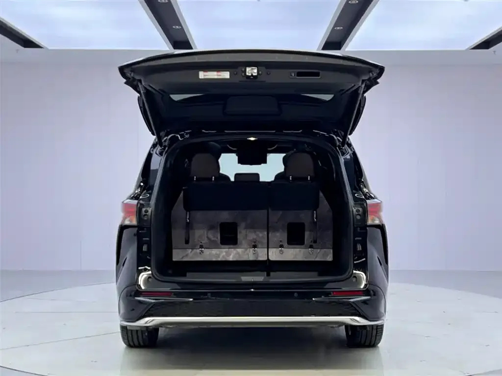 Toyota Granvia 2023 из CN, фото 2