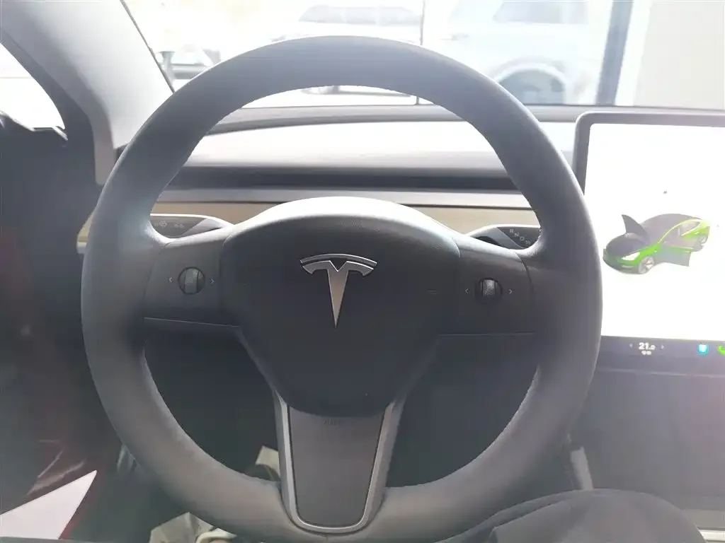 Tesla Model 3 — фото 6