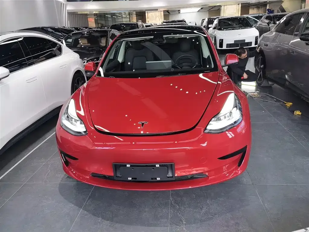 Tesla Model 3 — фото 9