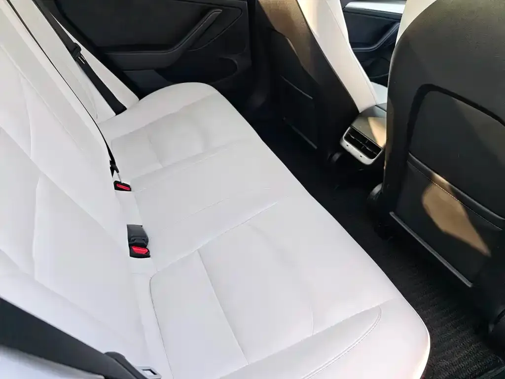 Tesla Model 3 — фото 7