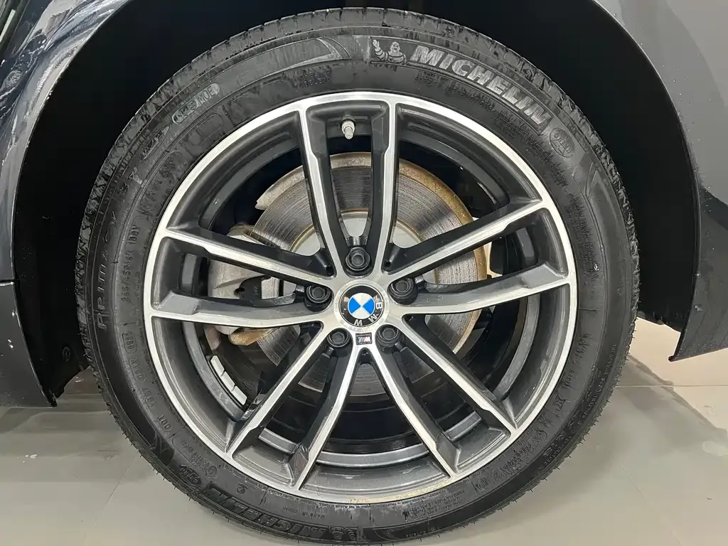 BMW 5 Series — фото 10